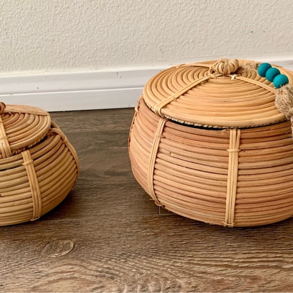HAND CRAFTED WOVEN WOOD BASKETS WITH FITTED LIDS - Picture 1 of 13